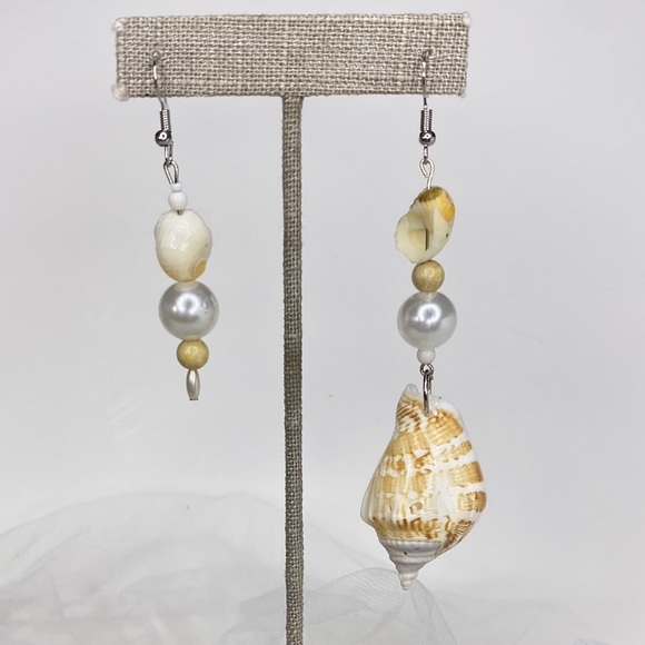 Handmade Asymmetrical Seashell and Faux Pearl Earrings NEW - Picture 4 of 4